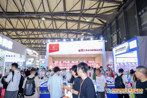 人流如潮星聚上海 第116屆中國日用百貨商品交易會盛大開幕